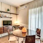 Zeus House 아파트 *