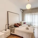 아파트 Zeus House