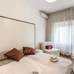 Zeus House 아파트 *
