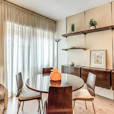 Apartment Zeus House