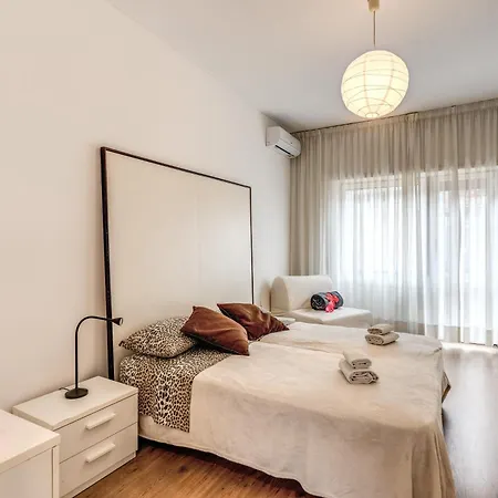 Apartment Zeus House