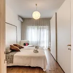 Zeus House Rom