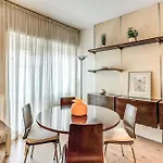 Apartment Zeus House